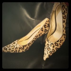 Leopard fur classic pointy stiletto.